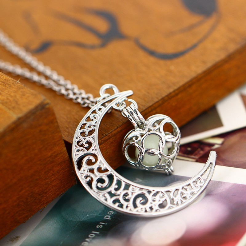 Silver-Plated Glowing Pendant Necklace